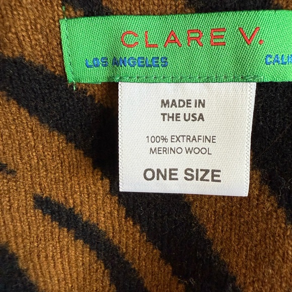 Claire V Wool Triangular Scarf Tiger Print New With Box - Picture 3 of 4